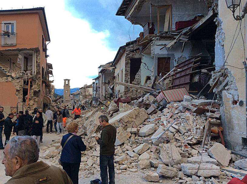 Il centro di Amatrice distrutto dal terremoto che nella notte ha colpito l&#39;Italia centrale.. ANSA